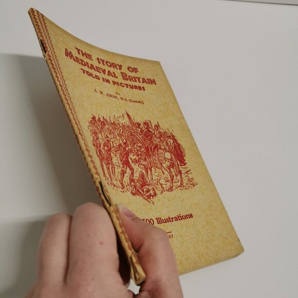 1950s Story of Medieval Britain Told in Pictures Illustrated History Britain - Picture 3 of 8